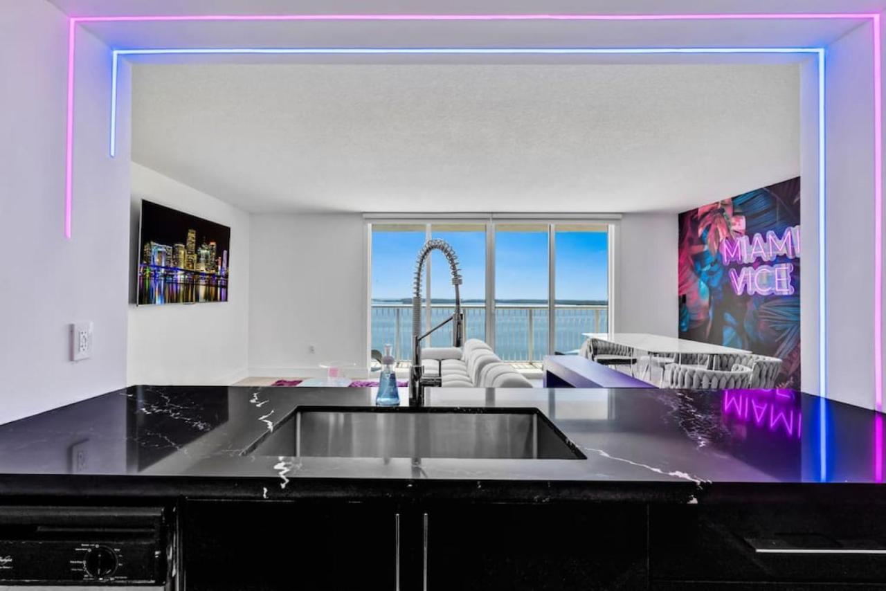 Miami Vice Oceanfront Sky Villa Экстерьер фото