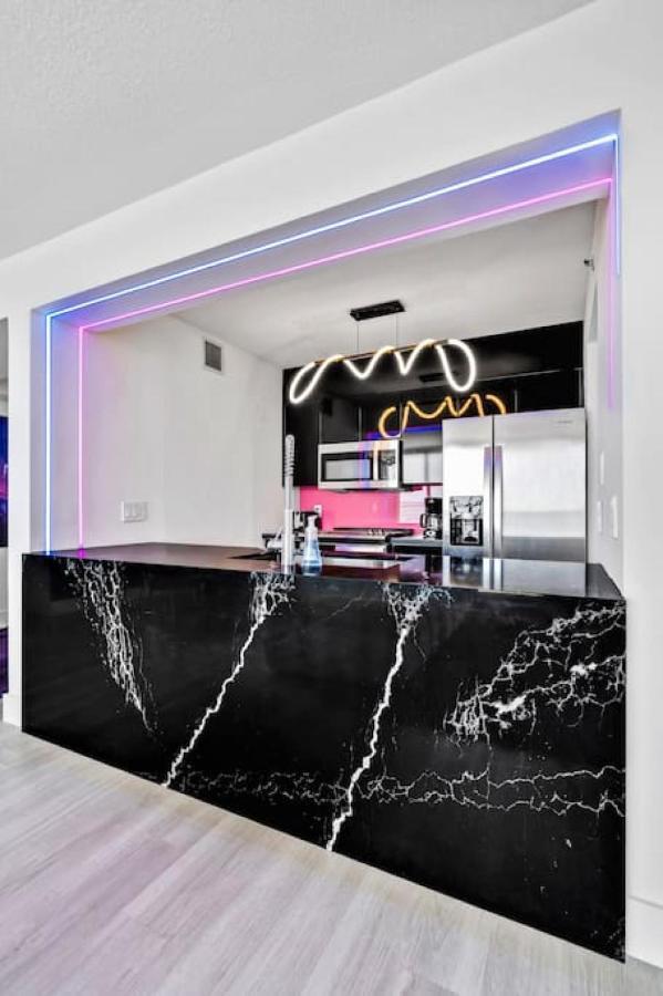 Miami Vice Oceanfront Sky Villa Экстерьер фото
